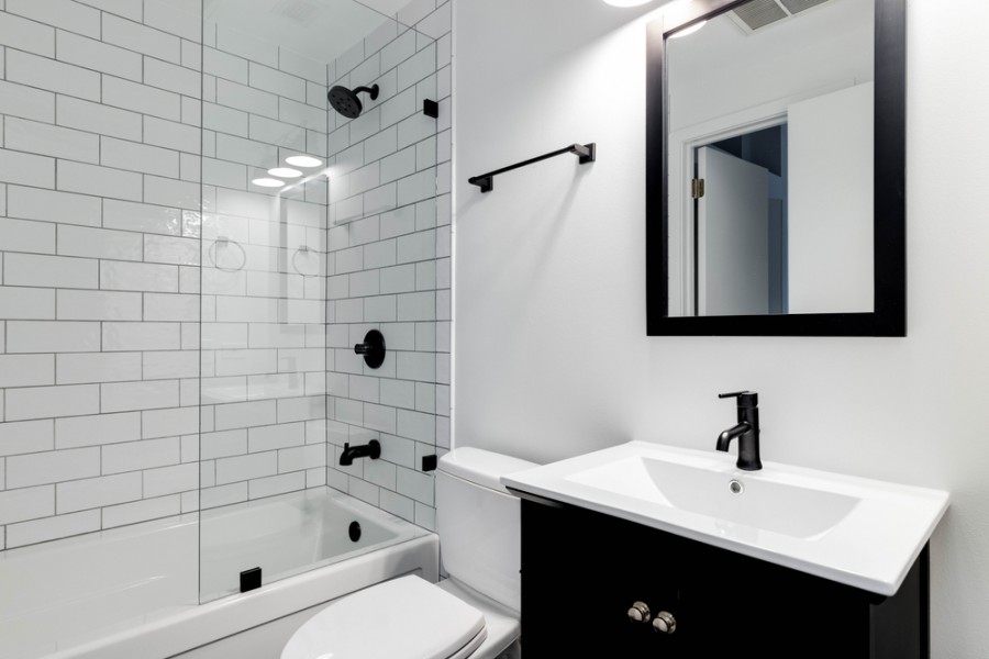 Combiner douche et baignoire dans une salle de bain - Salon VIVING