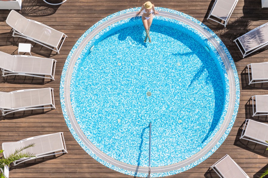 Quels sont les avantages de l'habillage pour une piscine tubulaire ?